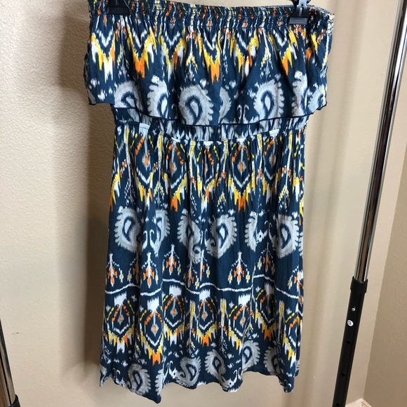 D’Closet strapless Aztec dress. Medium - Picture 1 of 7